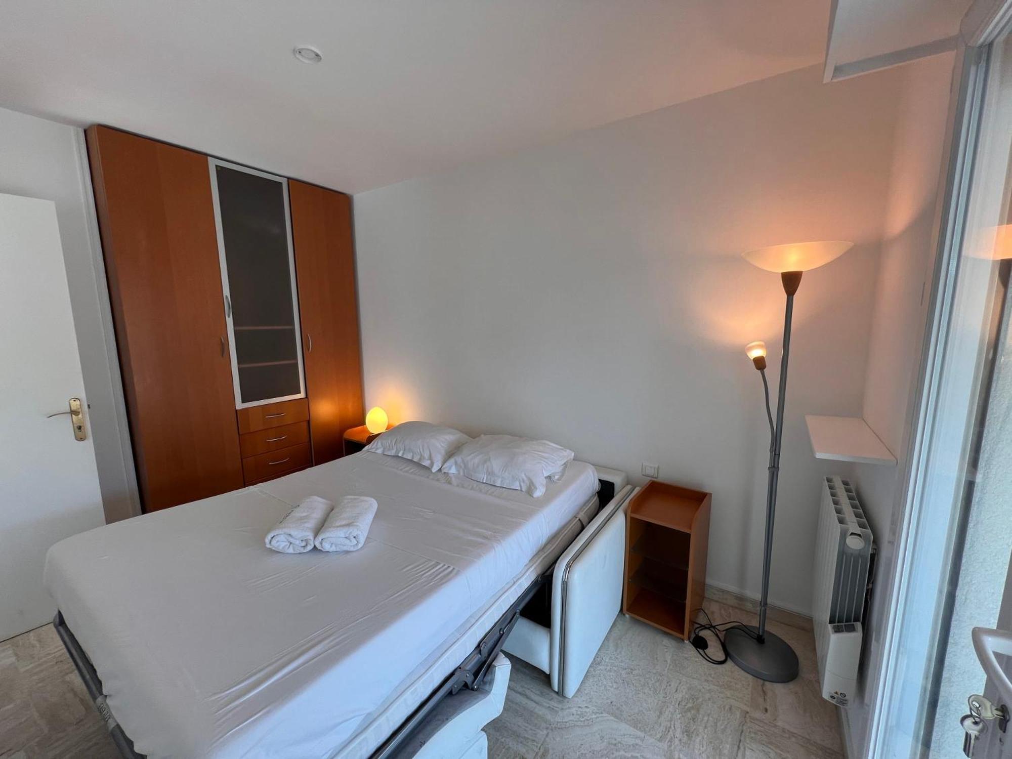 A032-beautiful For 4 - Near Croisette Apartment Cannes